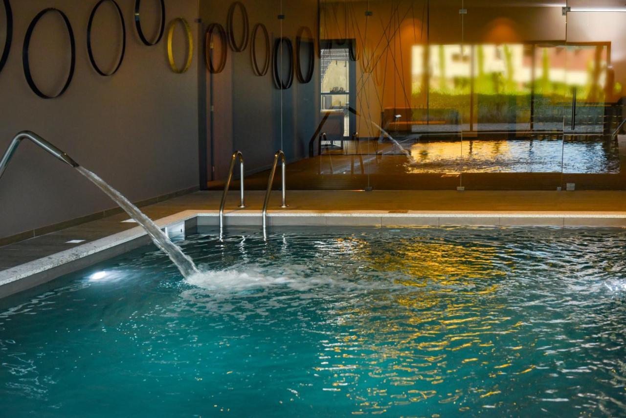 Mw Douro Wine & Spa Santa Marta de Penaguião Exterior foto The swimming pool at the hotel