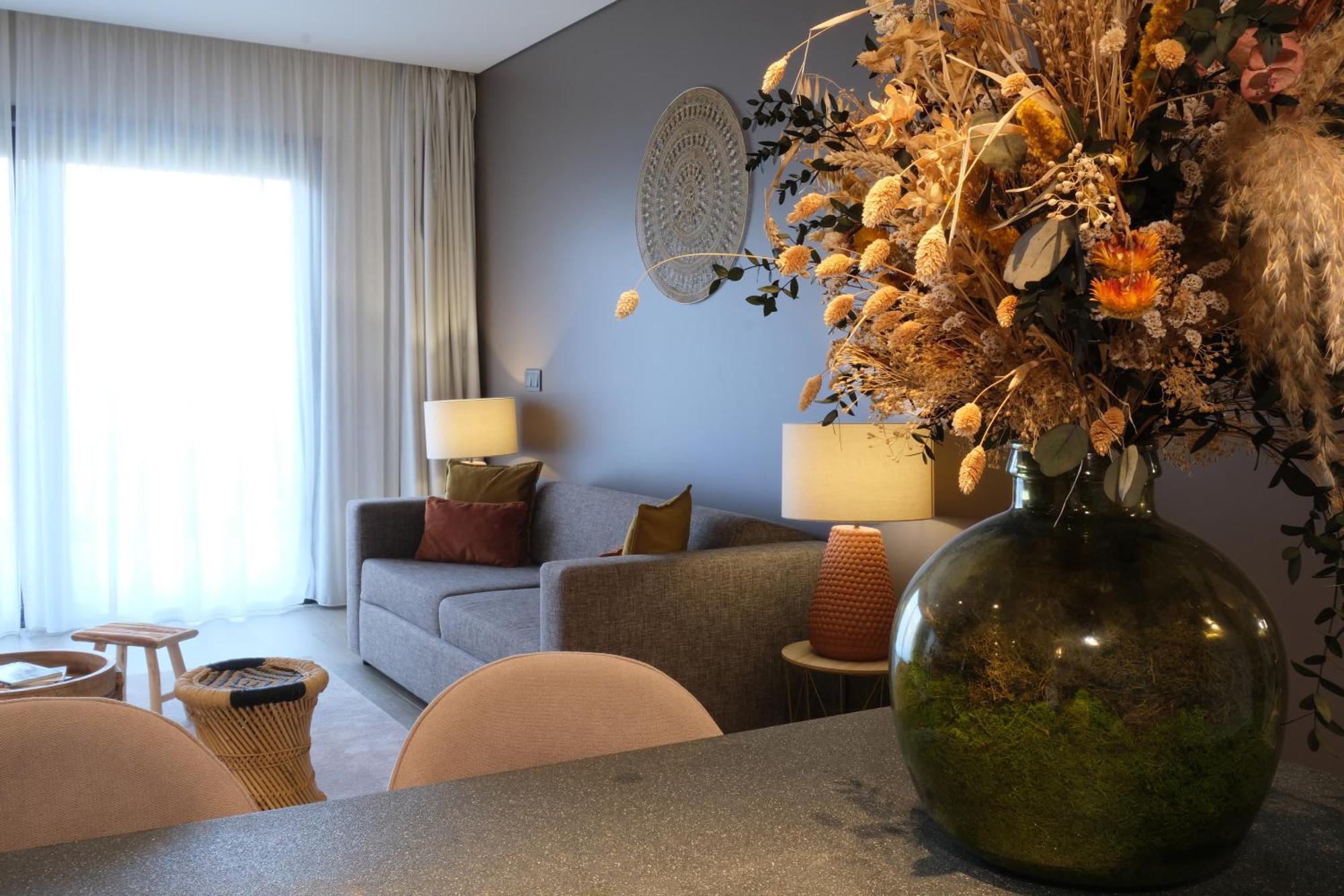 Mw Douro Wine & Spa Santa Marta de Penaguião Exterior foto A living room in a typical apartment
